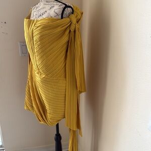 Yellow One-Shoulder Bell Sleeve Cocktail Dress